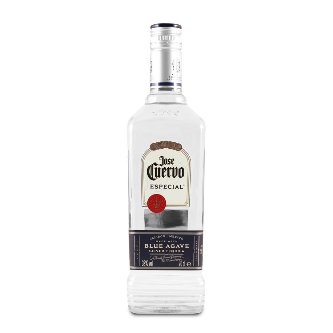 Especial Silver : The quintessence of smoothness, a balanced blend revealing notes of agave, caramel, and fresh herbs in its aromatic profile.

