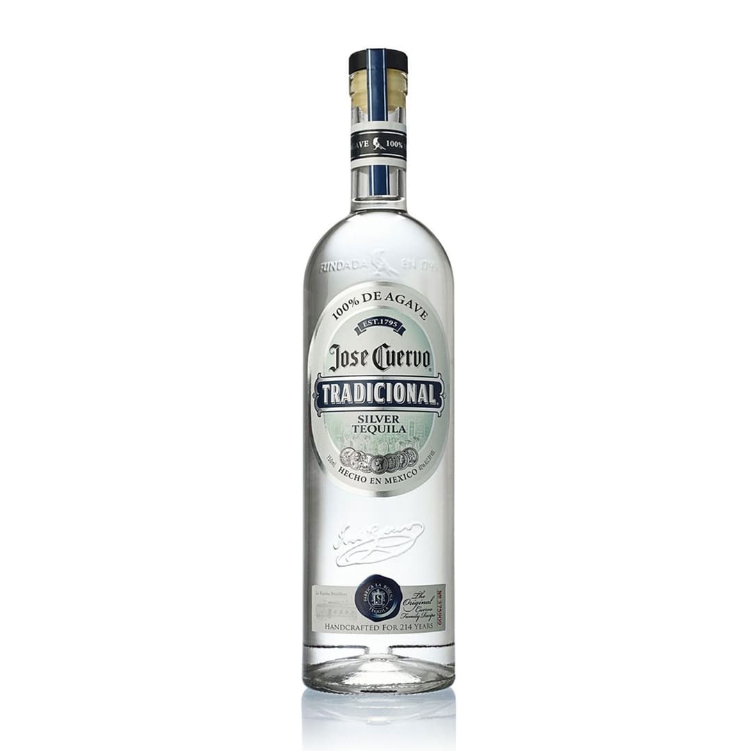 Tradicional Silver : Grown on the Jose Cuervo estate, slow-cooked and double-distilled in small handcrafted stills.

