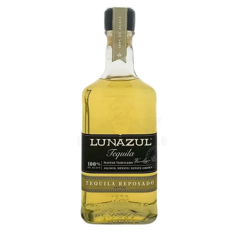 Lunazul Reposado : Aged for 6 months in Kentucky Bourbon barrels for subtle oak and vanilla notes with a pale amber color 