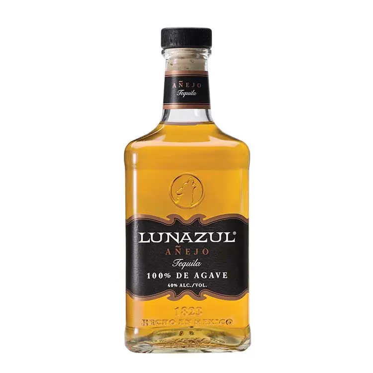 Lunazul Añejo : Expertly aged for 12 to 18 months for a bold, robust sipping experience. Medium amber color and full body show off vanilla and warm spice flavors.

