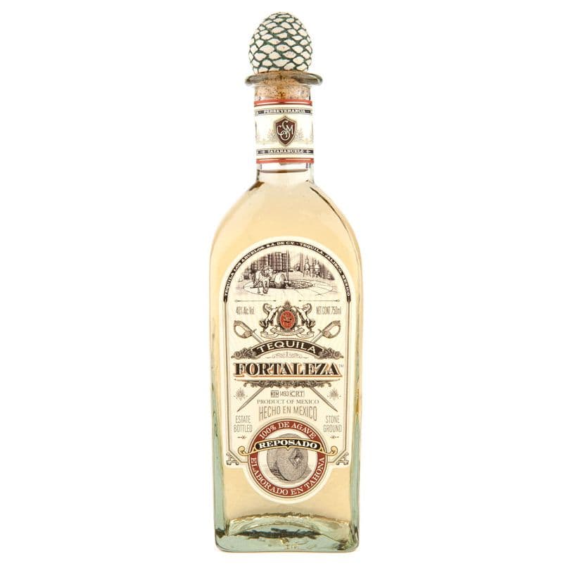 Fortaleza Reposado : Artisanal Tequila Valley spirit, 100% blue agave, aged in American oak barrels, with complex aromas and a rich, spicy finish.