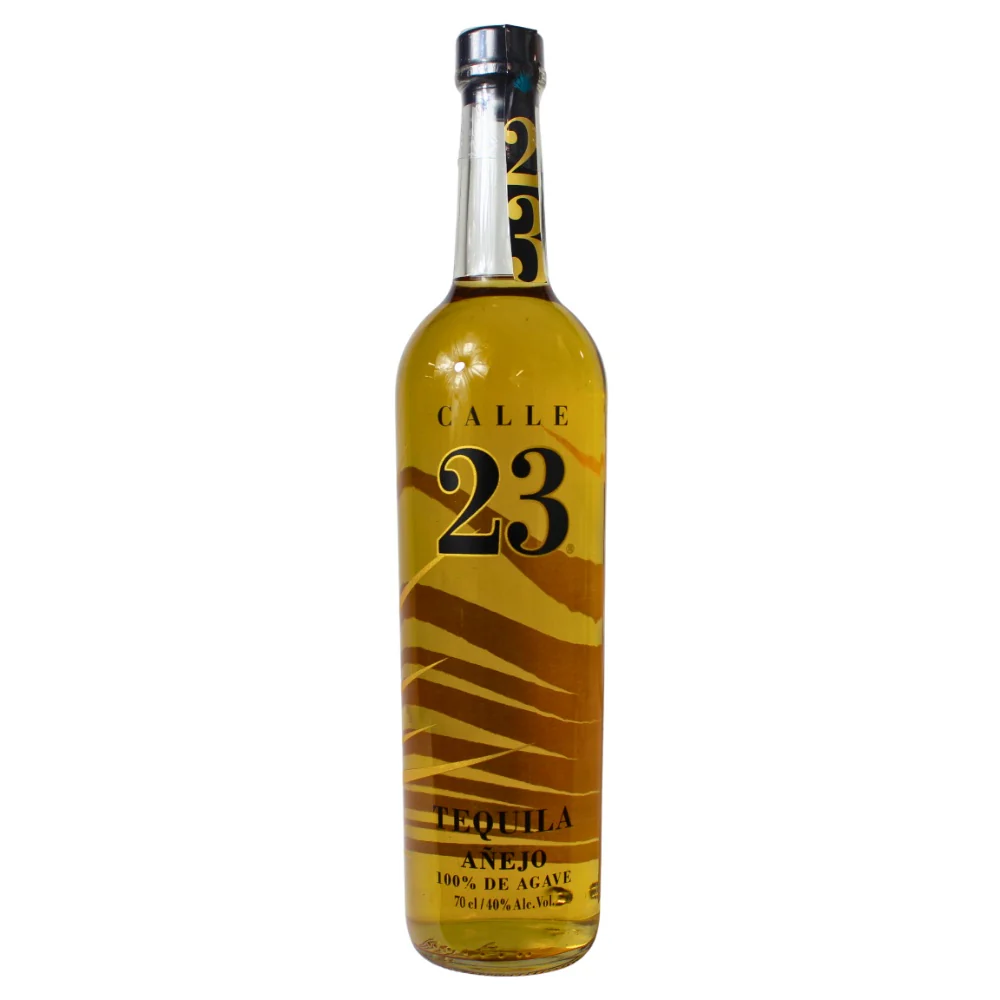 Calle 23 Tequila Añejo : Double distilled in traditional pot stills. Matured for 16 months in ex Bourbon oak casks to produce a smooth, clean and vibrant flavor with a hint of smoke.