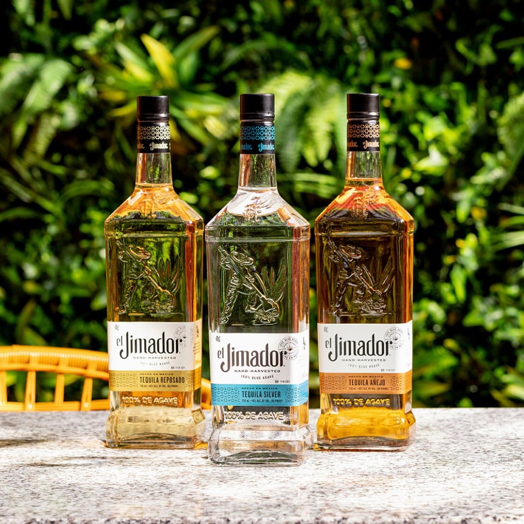 El Jimador : Tequila premium 100 % agave Blue Weber produite par Casa Herradura, élaborée selon des méthodes traditionnelles mexicaines avec une double distillation et une récolte manuelle des agaves pour offrir un goût authentique, accessible et équilibré.