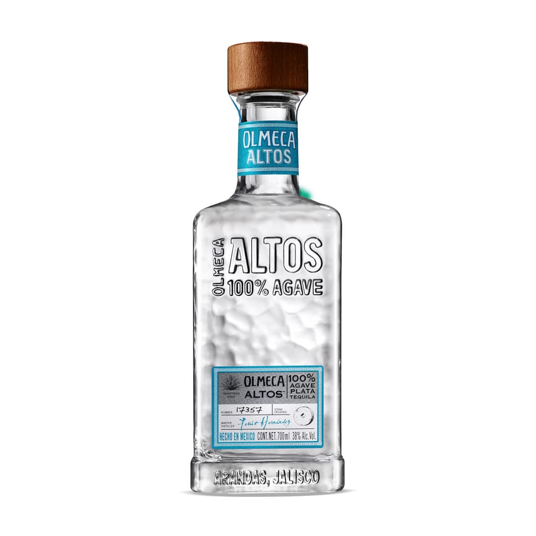 Olmeca Altos Plata : Tequila premium 100 % agave élaborée dans les hauts plateaux de Los Altos selon la méthode traditionnelle Tahona, offrant un profil riche en agave et une authenticité appréciée des bartenders du monde entier.
