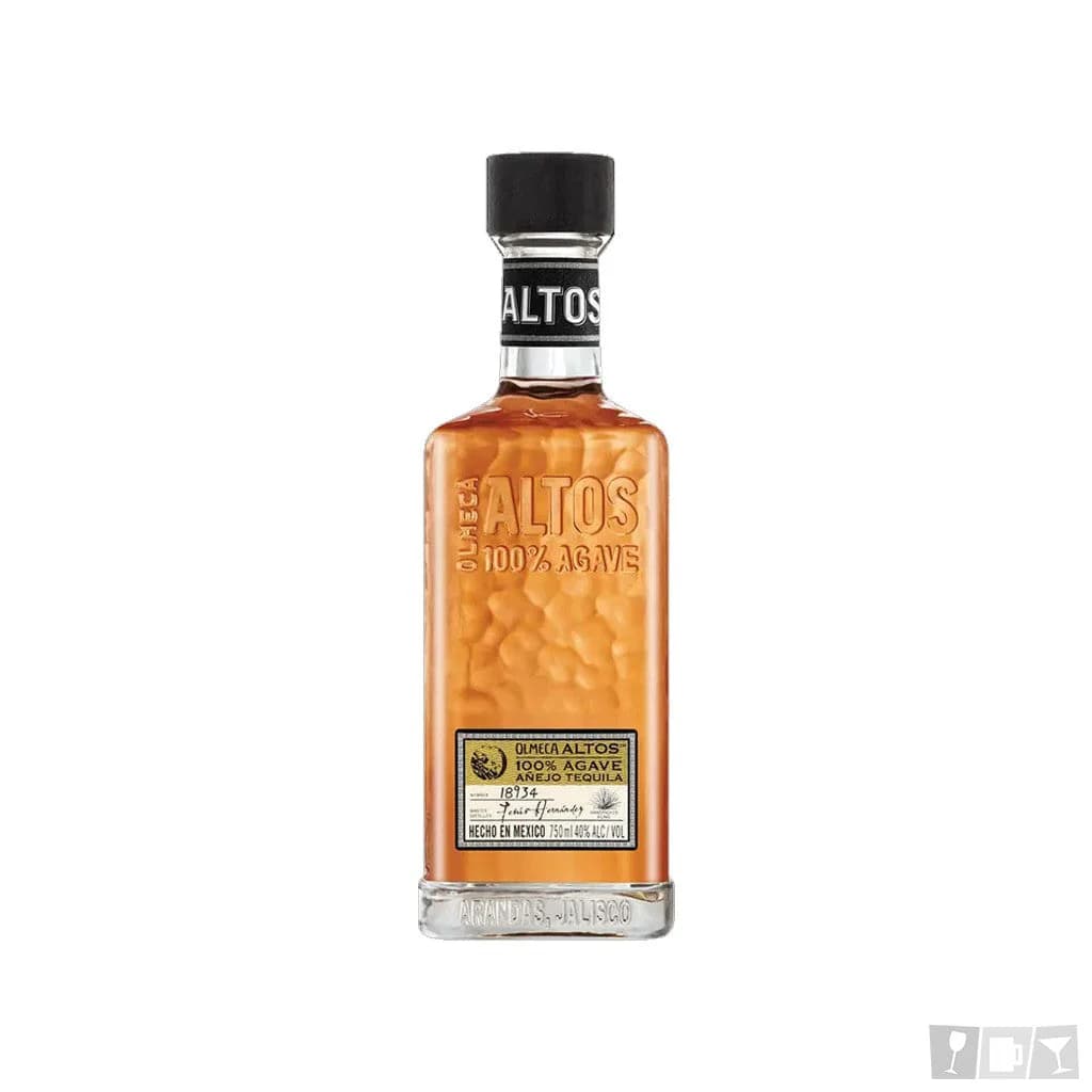 Olmeca Altos Añejo : Tequila 100 % agave vieillie en fûts de whiskey américain, offrant un profil boisé et gourmand dominé par la vanille, le caramel et le chêne, avec une présence d’agave plus discrète mais toujours équilibrée et authentique.